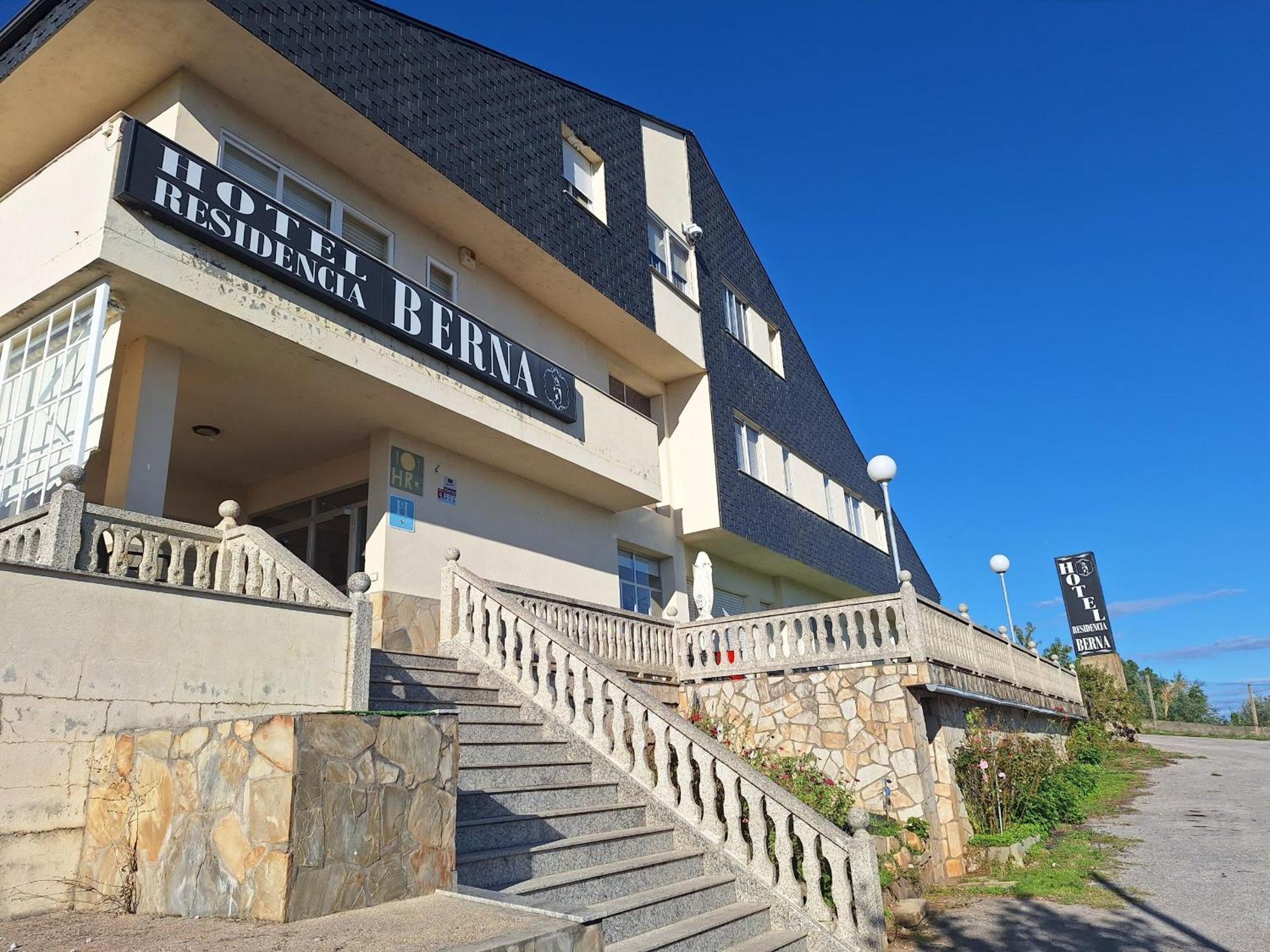 Hotel Berna La Rua Exterior photo